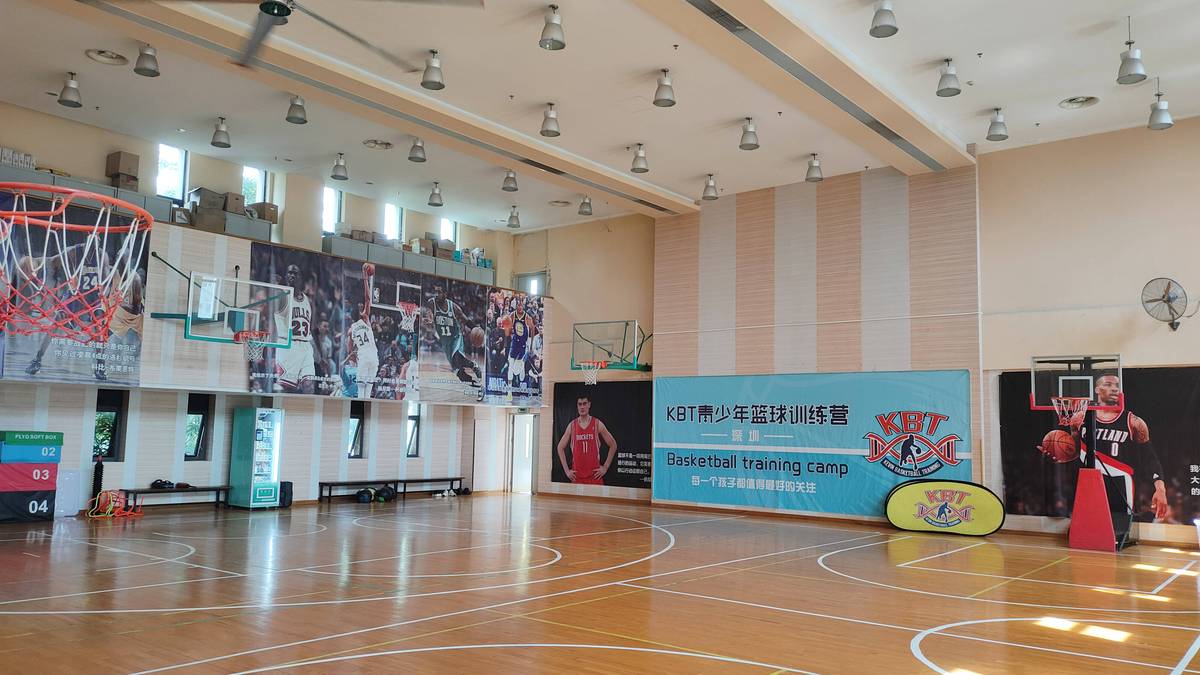 老年篮球爱好者如何练习控卫技巧_1