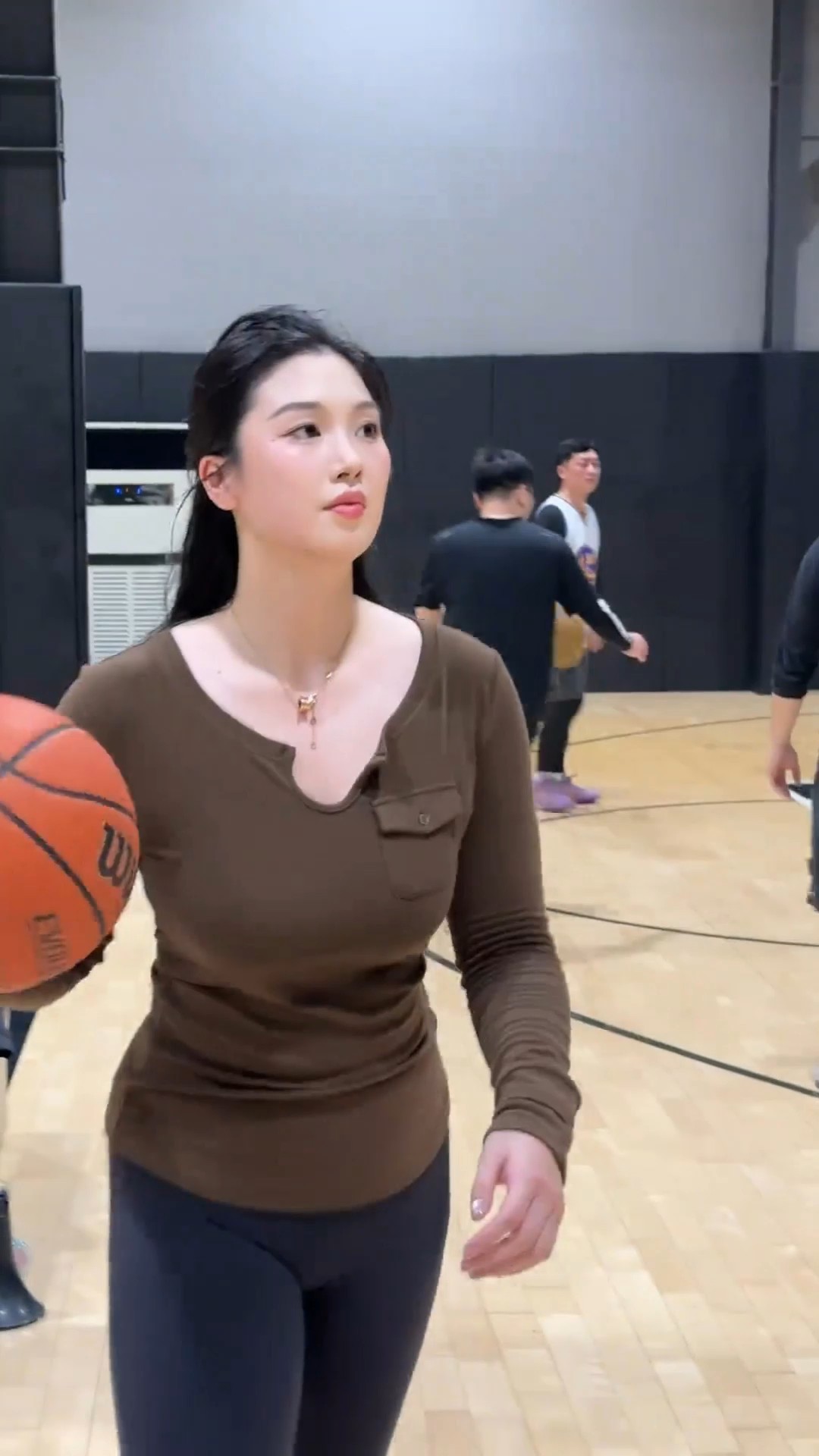 老年篮球爱好者如何练习控卫技巧_1